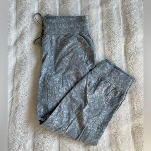 Lululemon cropped joggers